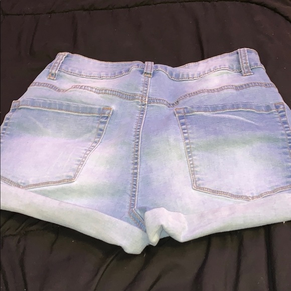 denim shorts light wash. - Picture 2 of 2